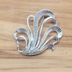 VTG Star Brand Silver Tone Metal Scroll Brooch Curls Curved Design Pin